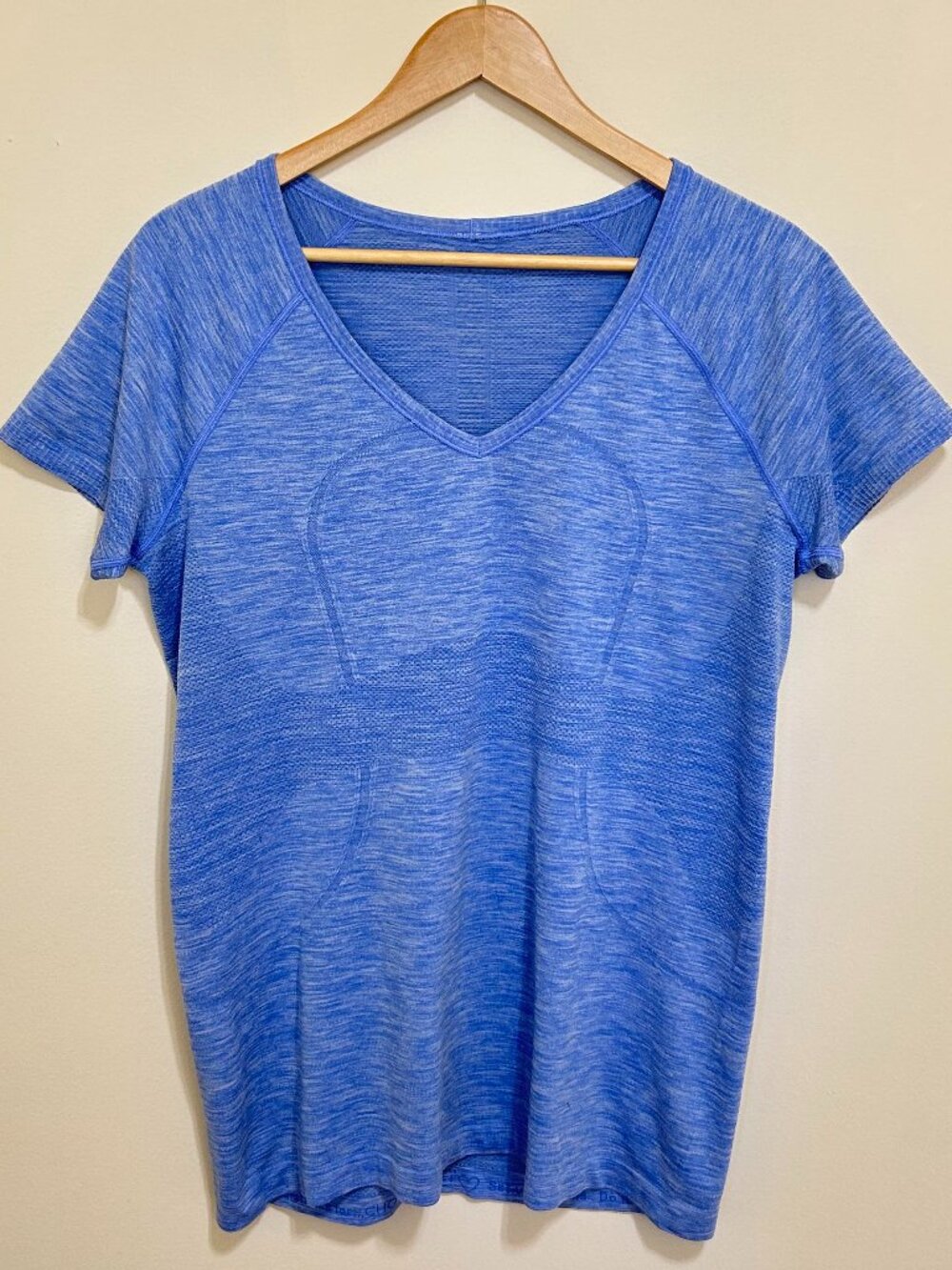 Lululemon Athletica Short Sleeve V-Neck Tee Heathered Light Blue Size 12